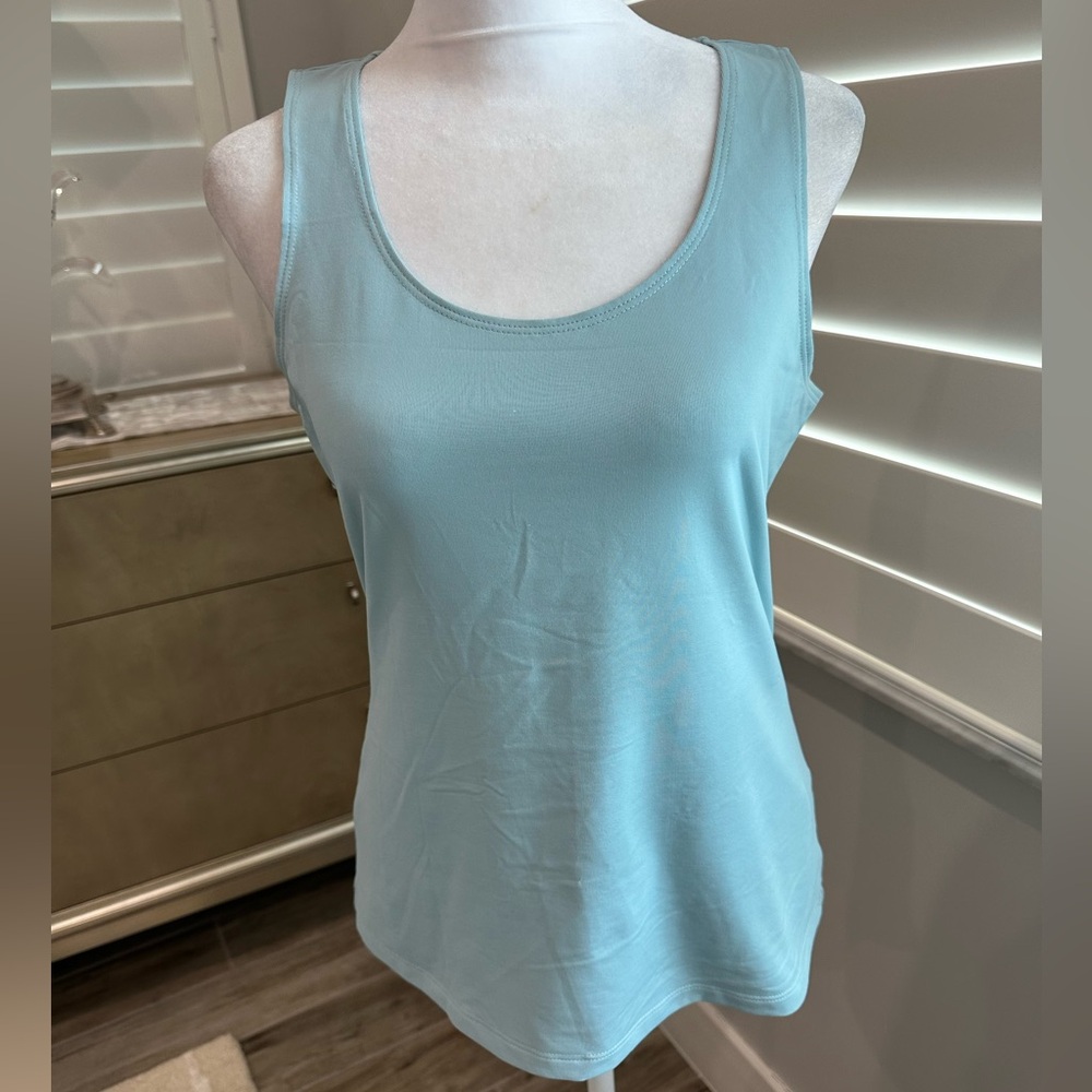 Worth New York Top, wear alone or under a blouse, with jeans, versatile, Size S
